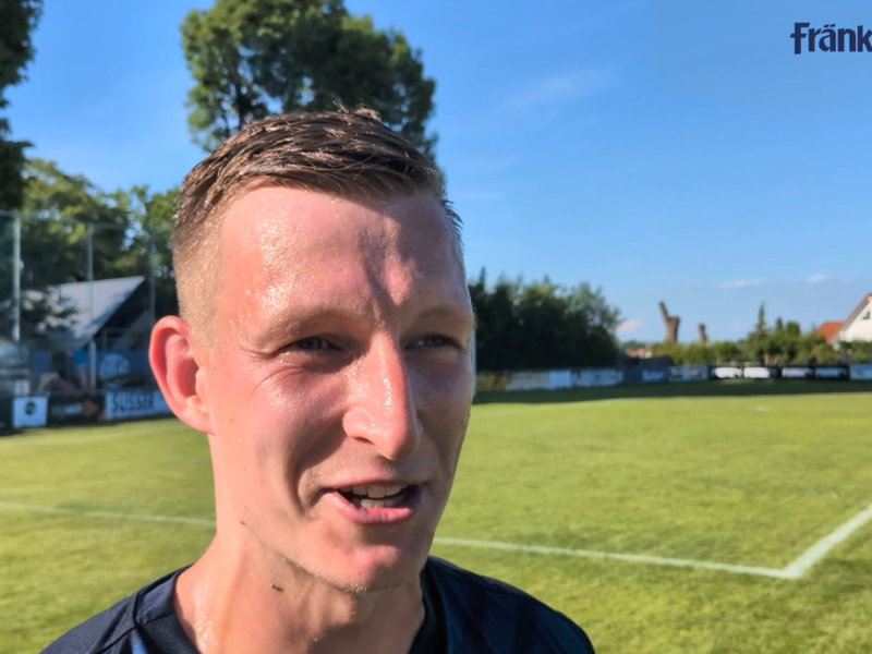 Kevin Rockwell war nach seinem Tor und dem Sieg des FC Herzogenaurach &uuml;ber den TSV Hirschaid gl&uuml;cklich.