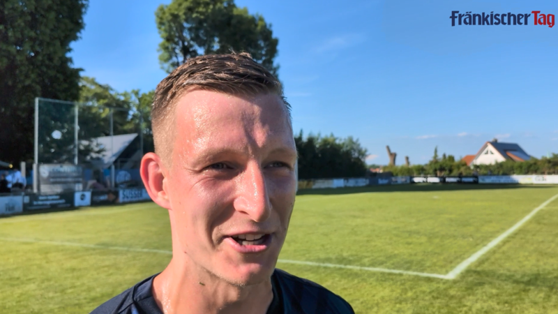 Kevin Rockwell war nach seinem Tor und dem Sieg des FC Herzogenaurach &uuml;ber den TSV Hirschaid gl&uuml;cklich.