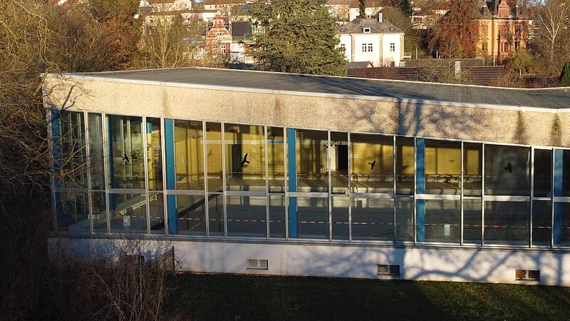 Im Herbst 2021 wurde das Aus für das alte Hallenbad besiegelt. Die Ausgangslage für den Neubau hat sich zuletzt dramatisch verschlechtert. Im Herbst 2021 wurde das Aus für das alte Hallenbad besiegelt. Die Ausgangslage für den Neubau hat sich zuletzt dramatisch verschlechtert.