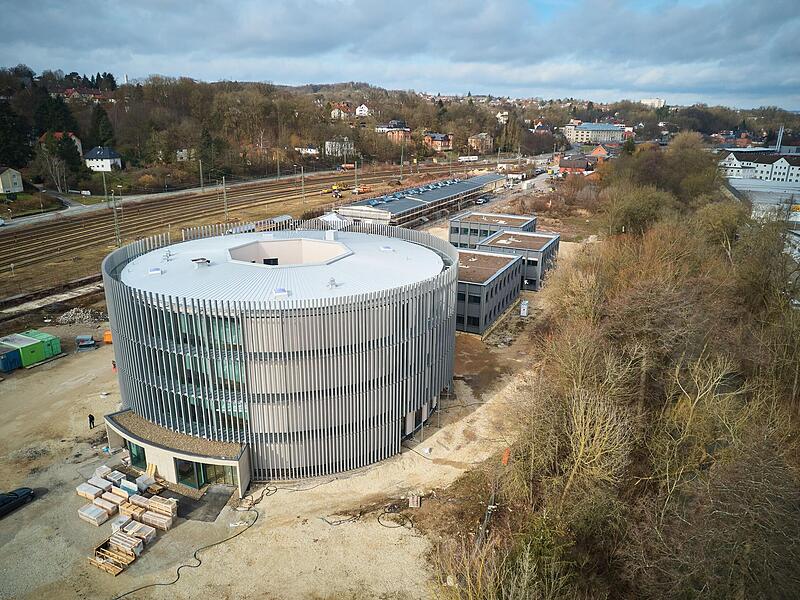 Das Globe in Coburg ist fast fertig, doch drumherum ist noch Baustelle &ndash; und an diesem Zustand wird sich so schnell auch gar nichts &auml;ndern.
