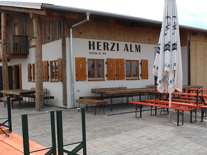 Die HerziAlm in Schondra: Ein Herzensprojekt der Familie Schuhmann Die HerziAlm in Schondra: Ein Herzensprojekt der Familie Schuhmann