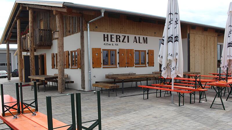 Die HerziAlm in Schondra: Ein Herzensprojekt der Familie Schuhmann Die HerziAlm in Schondra: Ein Herzensprojekt der Familie Schuhmann