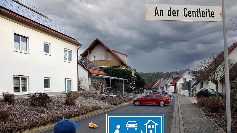 In einer Spielstraße sind Autos komplett verboten, in einen verkehrsberuhigten Bereich dagegen dürfen sie einfahren.
