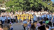 Im großen Finale der Sommerserenade sangen alle drei Chorensembles zusammen.