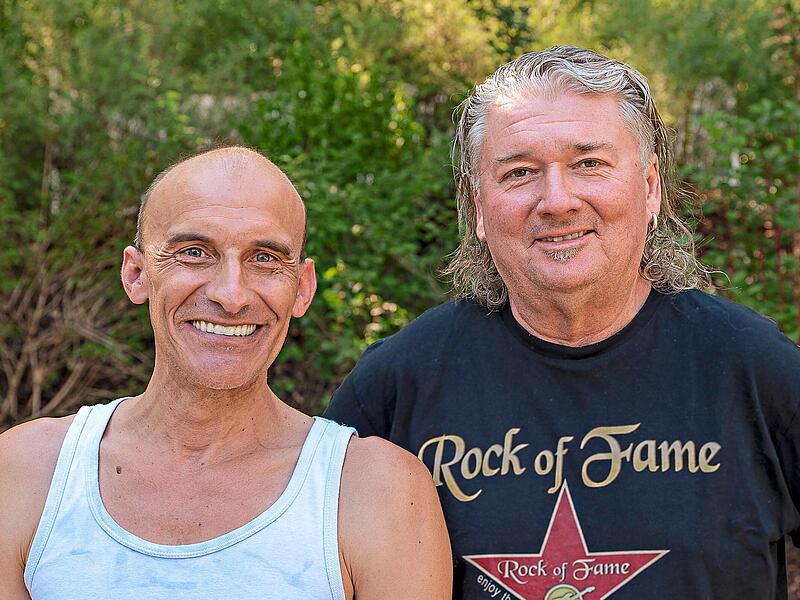 Ein starkes Team sind Marco Schorz (l.), der heute wieder dank der Unterstützung der Lebenshilfe ein selbstbestimmtes Leben führen kann, und Kalle Reger, Leiter des Ambulant unterstützten Wohnens (AUW). Ein starkes Team sind Marco Schorz (l.), der heute wieder dank der Unterstützung der Lebenshilfe ein selbstbestimmtes Leben führen kann, und Kalle Reger, Leiter des Ambulant unterstützten Wohnens (AUW).