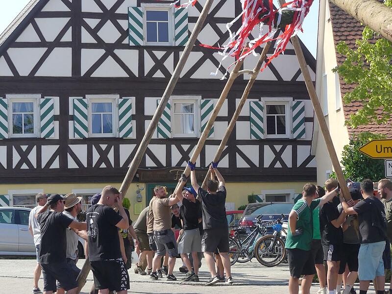 Baumaufstellen in Oberreichenbach 2024 Baumaufstellen in Oberreichenbach 2024