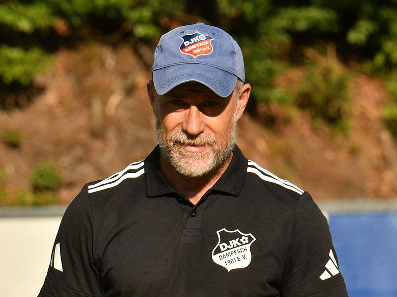 Oliver Kröner ist nicht mehr Trainer der DJK Dampfach Nach fast sieben Jahren endet die Amtszeit von Oliver Kröner in Dampfach. Der Landesliga-Absteiger und ihr Trainer einigten sich auf eine Trennung.