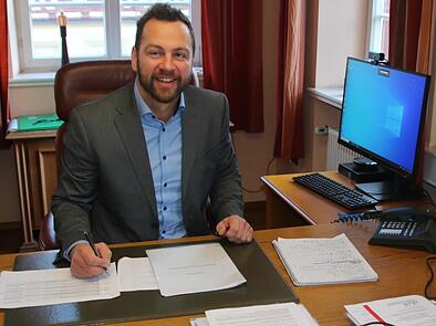 Mario Schönwald in seinem Büro im Rathaus. Seit 10. Oktober ist er Bürgermeister in Bad Staffelstein.