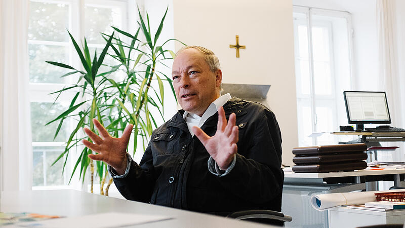Generalvikar Georg Kestel hält das Evangelium für die beste Charmeoffensive, um Katholiken zum Bleiben oder Zurückkehren zu bewegen.