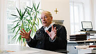 Generalvikar Georg Kestel hält das Evangelium für die beste Charmeoffensive, um Katholiken zum Bleiben oder Zurückkehren zu bewegen.