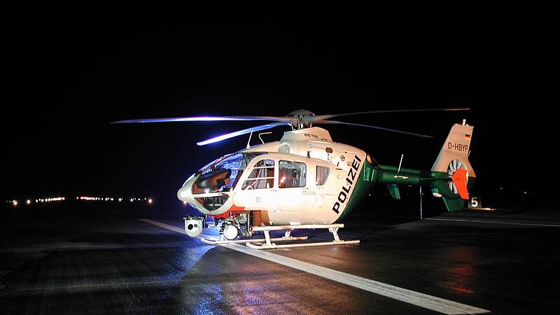 Für die nächtliche Suche nach dem auf der B 173 Verunglückten wurde ein Polizeihubschrauber mit Wärmebildkamera eingesetzt. Für die nächtliche Suche nach dem auf der B 173 Verunglückten wurde ein Polizeihubschrauber mit Wärmebildkamera eingesetzt.
