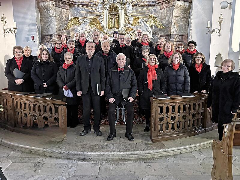 Weihnachtlich gestimmt: der Folklorechor N&uuml;dlingen.