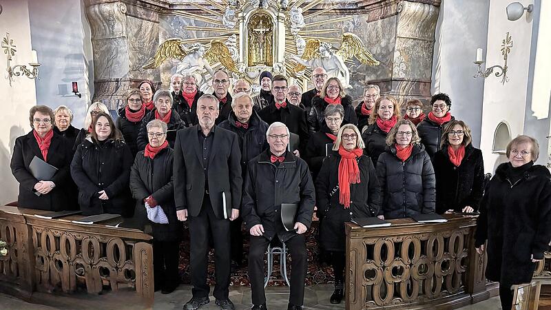 Weihnachtlich gestimmt: der Folklorechor N&uuml;dlingen.