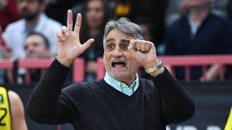 Georg K&auml;mpf &ndash; hier ein Bild von seiner letzten Trainerstation in T&uuml;bingen &ndash; ist im Bayreuther Basketball eine Legende. Er hofft, dass Medi in der Bundesliga bleibt, sieht aber viele Entwicklungen in seinem Sport kritisch.