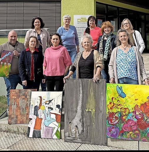Sie animieren zur Begegnung durch Kunst (von link s und von unten nach oben): Sascha Lamm, Gudrun Jabari, Magdalena Murach, Evi Knoll, Nicole Ott, Ulla Rosensteiner, Biggi Liebich, Rosi Felgenhauer-Sperr, Friedel Neupauer und Jutta Wachs-Müller.