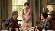 Jane (Odessa Young, Mitte) ist Dienstmädchen beim Ehepaar Niven (Colin Firth und Olivia Colman, rechts).