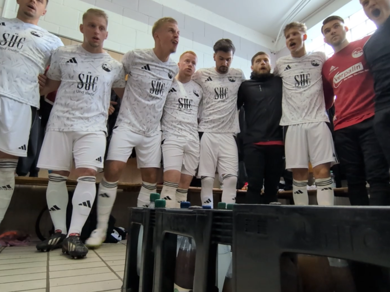 So schwört sich eine Bayernliga-Kabine vor dem Match ein. Wir waren beim FC Coburg zu Gast.