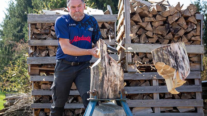 Wer Holz hacken kann, hat Vorteile.