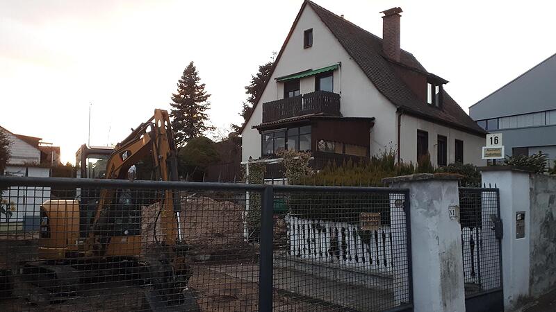 Das Wohnhaus am Rahmberg 16 macht Platz f&uuml;r eine Eigentumswohnanlage: f&uuml;r den B&uuml;rgermeister ein ideales Beispiel f&uuml;r Nachverdichtung in Herzogenaurach.