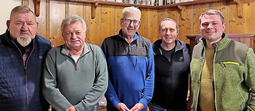 Unser Bild zeigt (von links): 2. Vorsitzenden Michael Lorenz, 1. Vorsitzenden Edgar Schmidt, Kassier Reiner Gruttke, Schriftf&uuml;hrer Thomas D&ouml;rfler und stellvertretenden Schriftf&uuml;hrer Jens Bauernfeind.