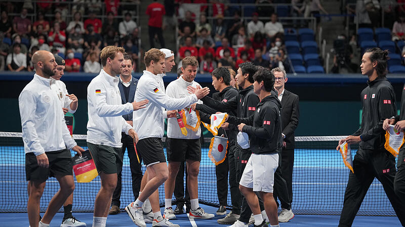 Die deutsche Mannschaft um den Coburger Kevin Krawietz (Dritter von links) hat gegen Japan das Ticket für die Davis-Cup-Endrunde gelöst. Die deutsche Mannschaft um den Coburger Kevin Krawietz (Dritter von links) hat gegen Japan das Ticket für die Davis-Cup-Endrunde gelöst.