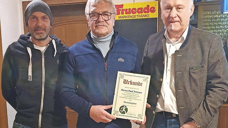 Zweiter Vorsitzender Tobias Huttner, Ehrenmitglied Paul Friesen und Vorsitzender G&uuml;nter Nastvogel (v.l.).