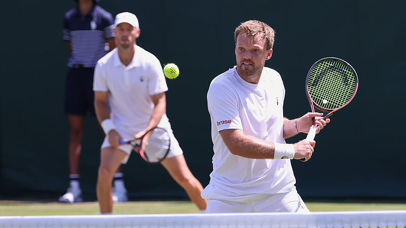Kevin Krawietz (vorne) und Tim P&uuml;tz sind in Wimbledon im Achtelfinale gescheitert.