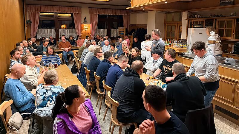 Zahlreiche Interessierte waren zur Gr&uuml;ndung des Vereins Dorfgemeinschaft Kleingesee gekommen.