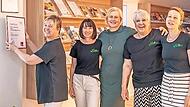 Aufhängen des neuen Zertifikats: (von links) Carmen Zinsler-Maul (TI Kreuzberg), Svea Horn (Bad Neustadt), Jeannette Reich (Abteilungsleitung Service und Vertrieb), Tanja Flatt (TI Oberbach), Swantje Voll (TI Oberbach). Aufhängen des neuen Zertifikats: (von links) Carmen Zinsler-Maul (TI Kreuzberg), Svea Horn (Bad Neustadt), Jeannette Reich (Abteilungsleitung Service und Vertrieb), Tanja Flatt (TI Oberbach), Swantje Voll (TI Oberbach).