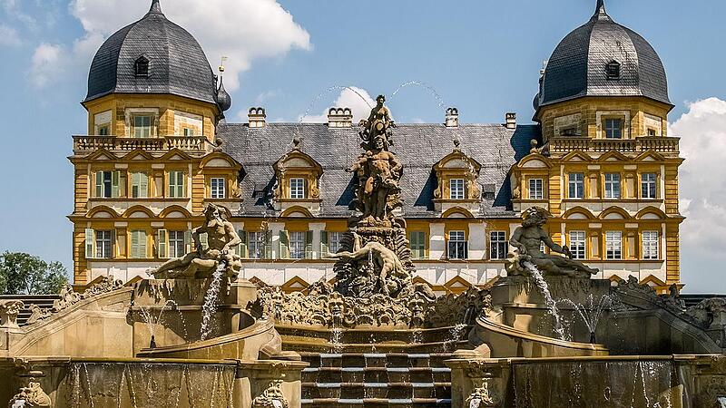Schon der Kaskadenbrunnen verdeutlicht den einstigen Prunk von Schloss Seehof.