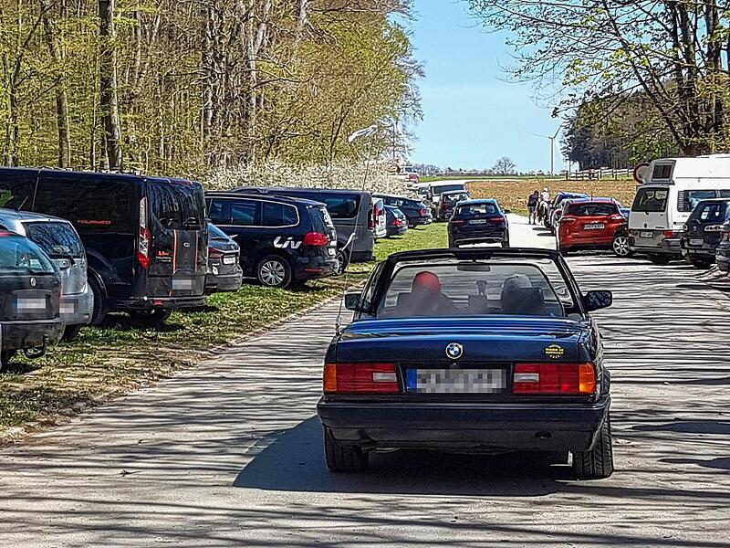 Die Parkplatzsuche gestaltet sich am Felsengarten in Sanspareil oft schwierig. Die Parkplatzsuche gestaltet sich am Felsengarten in Sanspareil oft schwierig.