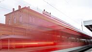 Im Bahnhof Kitzingen müssen Züge derzeit mit gedrosselter Geschwindigkeit fahren.