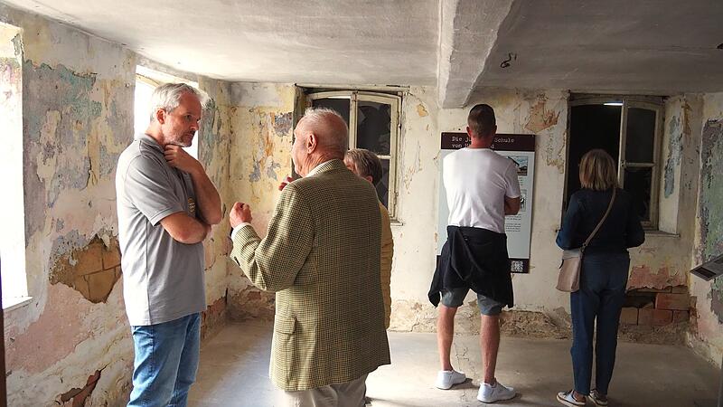 J&ouml;rg Leibinger (links) freute sich &uuml;ber die vielen interessierten Besucherinnen und Besucher.