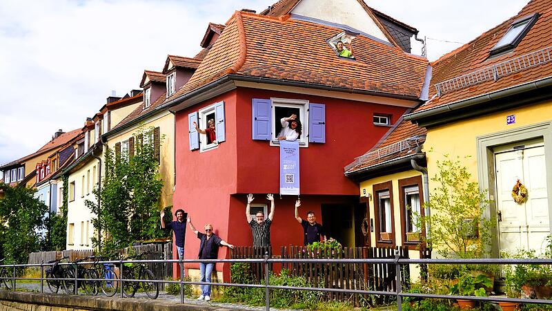 Seit Jahren setzen sich die Mitglieder der &bdquo;Schutzgemeinschaft Alt-Bamberg e. V.&ldquo; f&uuml;r den Erhalt des roten &bdquo;H&auml;usla&ldquo; am Oberen Kaulberg ein &ndash; immer wieder mit kreativen Ideen.