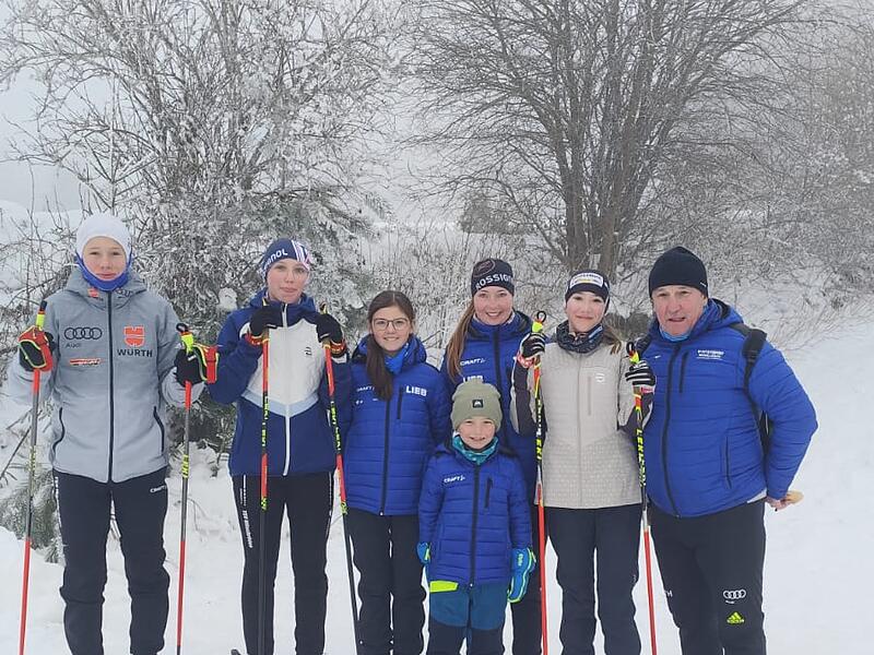 Sie mischen erfolgreich beim Wintersport Nordisch (von links) mit: Jonas Bauhofer, Emma Heland, Emma Vogt, Matheo Schlemmer, Johanna Schlemmer, Theresa Dressel und David Sch&auml;fer vom TSV M&ouml;nchr&ouml;den.