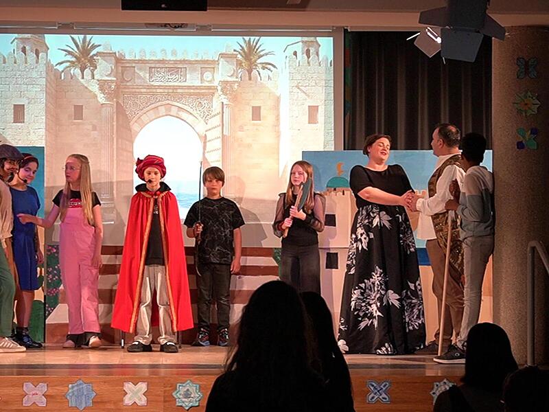 Die Mittelsch&uuml;ler der Adalbert-Stifter-Schule Forchheim f&uuml;hren eine Mozart-Oper auf.