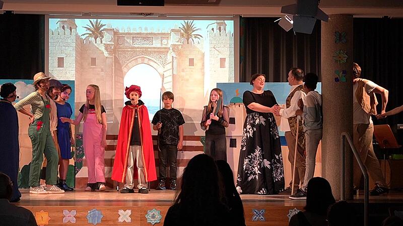 Die Mittelsch&uuml;ler der Adalbert-Stifter-Schule Forchheim f&uuml;hren eine Mozart-Oper auf.