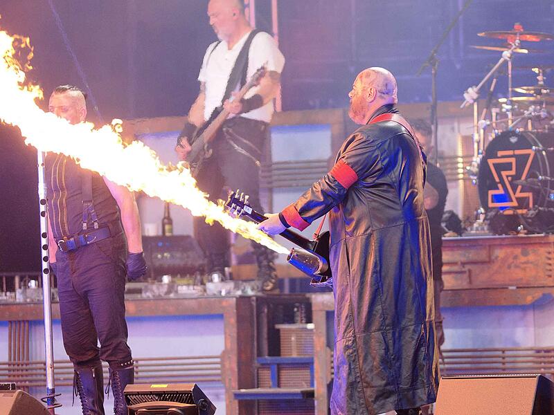 Die Rammstein-Tribute-Band live auf dem Gel&auml;nde der KulturfabrikStahlzeit am 18. Juni in Cortendorf