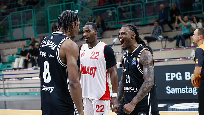 Nur Vorbereitung? Cobe Williams (rechts) und Demarcus Demonia feierten den Sieg im Frankenderby gegen W&uuml;rzburg innig.