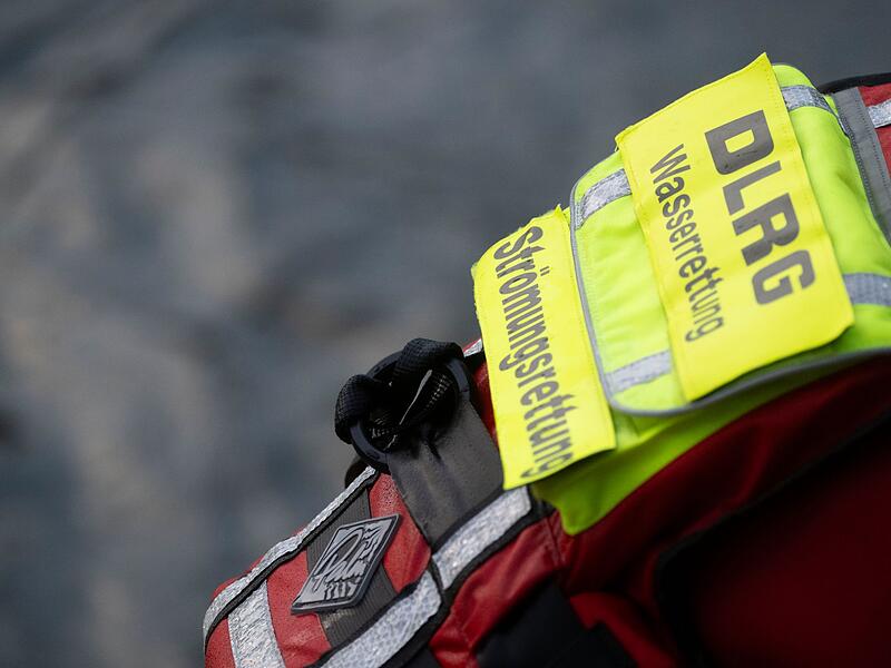Mann gerät beim Schwimmen in der Isar in Not Mann gerät beim Schwimmen in der Isar in Not