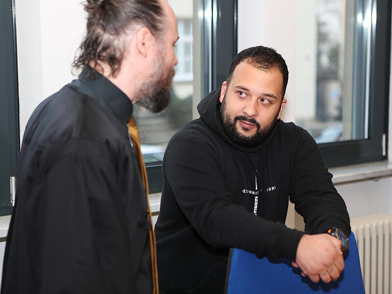 Patrick Eck mi seinem Anwalt Christian Barthelmes (links) im Gerichtssaal