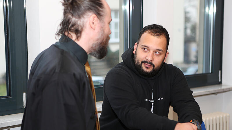 Patrick Eck mi seinem Anwalt Christian Barthelmes (links) im Gerichtssaal