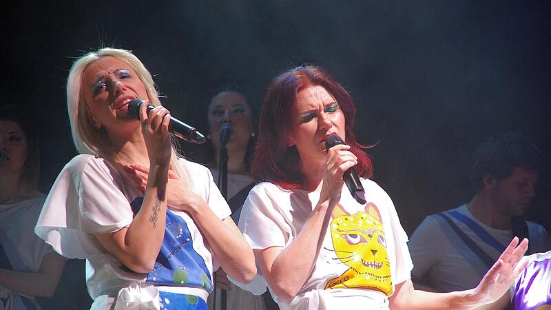 Die Tribute-Show „ABBA in Concert“ begeisterte im Regentenbau von Bad Kissingen.
