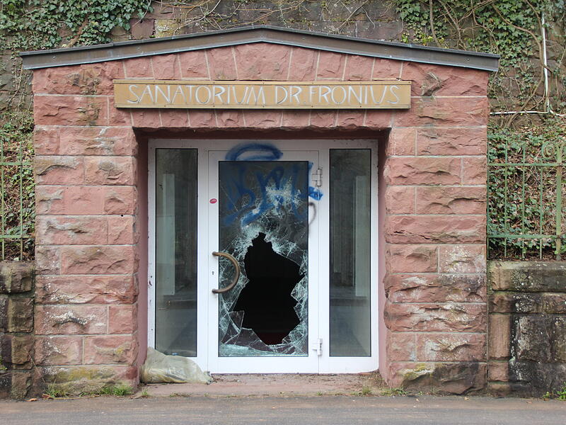 In letzter Zeit ist das Sanatorium Fronius immer wieder Opfer von Einbr&uuml;chen und Vandalismus geworden.
