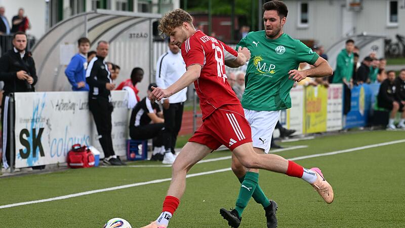 Sport Fußball Saison 2025 / 2026 Bayernliga Nord 01. Spieltag am Dienstag 22.07.2025 Spielort Sportanlage Neudrossenfeld Am Weinberg Kunstrasenplatz Spielbeginn 19.00 h TSV Neudrossenfeld gegen ATSV Erlangen Halbzeitergebnis 4:1 Mikel Seiter Drazen Misi Sport Fußball Saison 2025 / 2026 Bayernliga Nord 01. Spieltag am Dienstag 22.07.2025 Spielort Sportanlage Neudrossenfeld Am Weinberg Kunstrasenplatz Spielbeginn 19.00 h TSV Neudrossenfeld gegen ATSV Erlangen Halbzeitergebnis 4:1 Mikel Seiter Drazen Misi