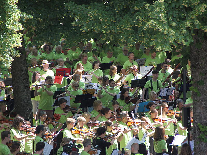 Gemeinsam sorgten die Musikerinnen und Musiker f&uuml;r eine Stimmung der Extraklasse.