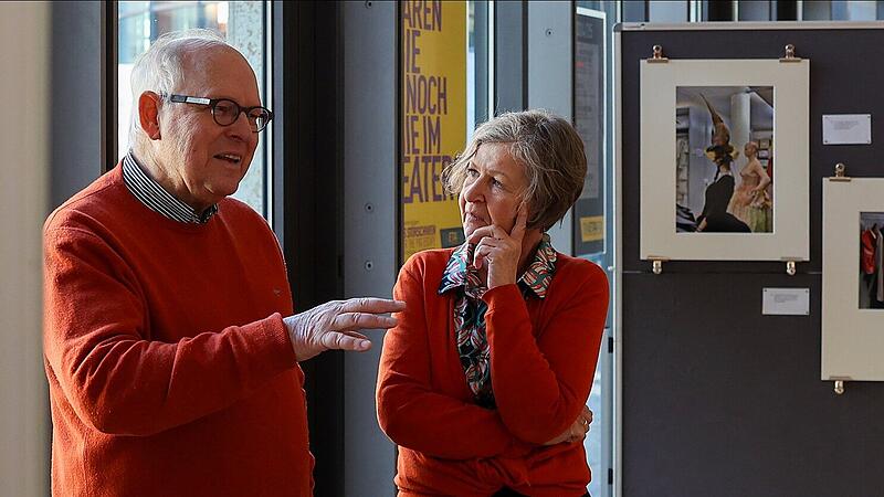 Fotograf Matthias Krug und Fundusleitung des ETA Hoffmann Theaters Christiane Kohlstedt Fotograf Matthias Krug und Fundusleitung des ETA Hoffmann Theaters Christiane Kohlstedt