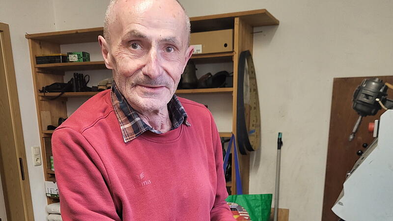 Täglich stand Dieter Stumpf in seiner Werkstatt, um Kundenschuhe und viele andere Gegenstände zu reparieren.