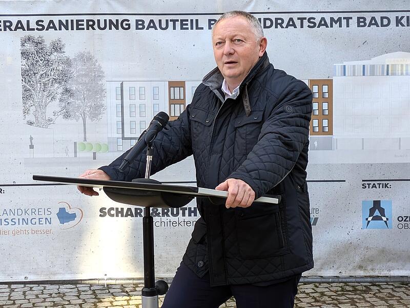 Generalsanierung Landratsamt Bad Kissingen Landrat Thomas Bold : „Die für die Generalsanierung budgetierten 9,3 Millionen Euro werden nach heutigem Kenntnisstand ausreichen.“
