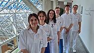 Diese sechs Finalistinnen und Finalisten hatten sich für die Deutschen Meisterschaften im Skill Gesundheits-und Sozialbetreuung in Bamberg qualifiziert (v.l.: Letizia Lenz, Maria Shamisdin, Anna Telle, Nele Paschen, Lara Hinrichsen und Moritz Lilienthal)